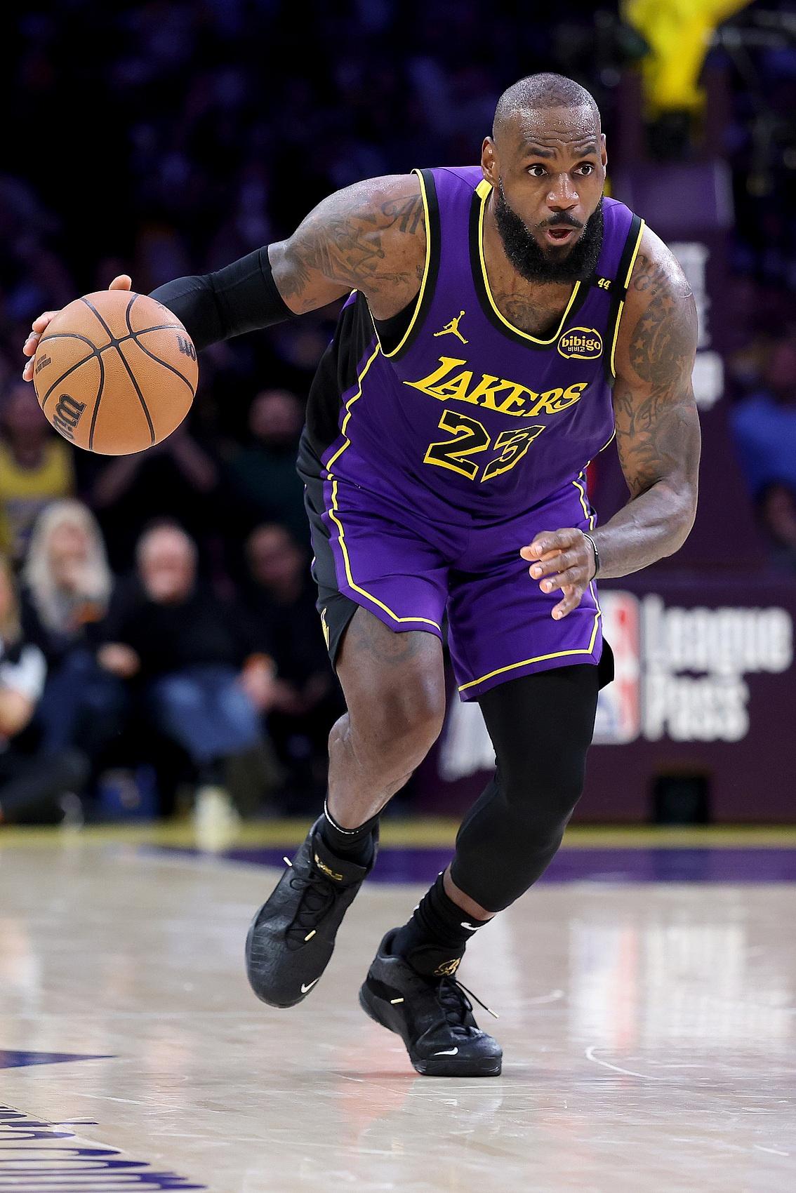 洛杉矶湖人迎NBA常规赛关键赛，今晚回应争议，赛场秩序良好，训练强度明显提升的简单介绍