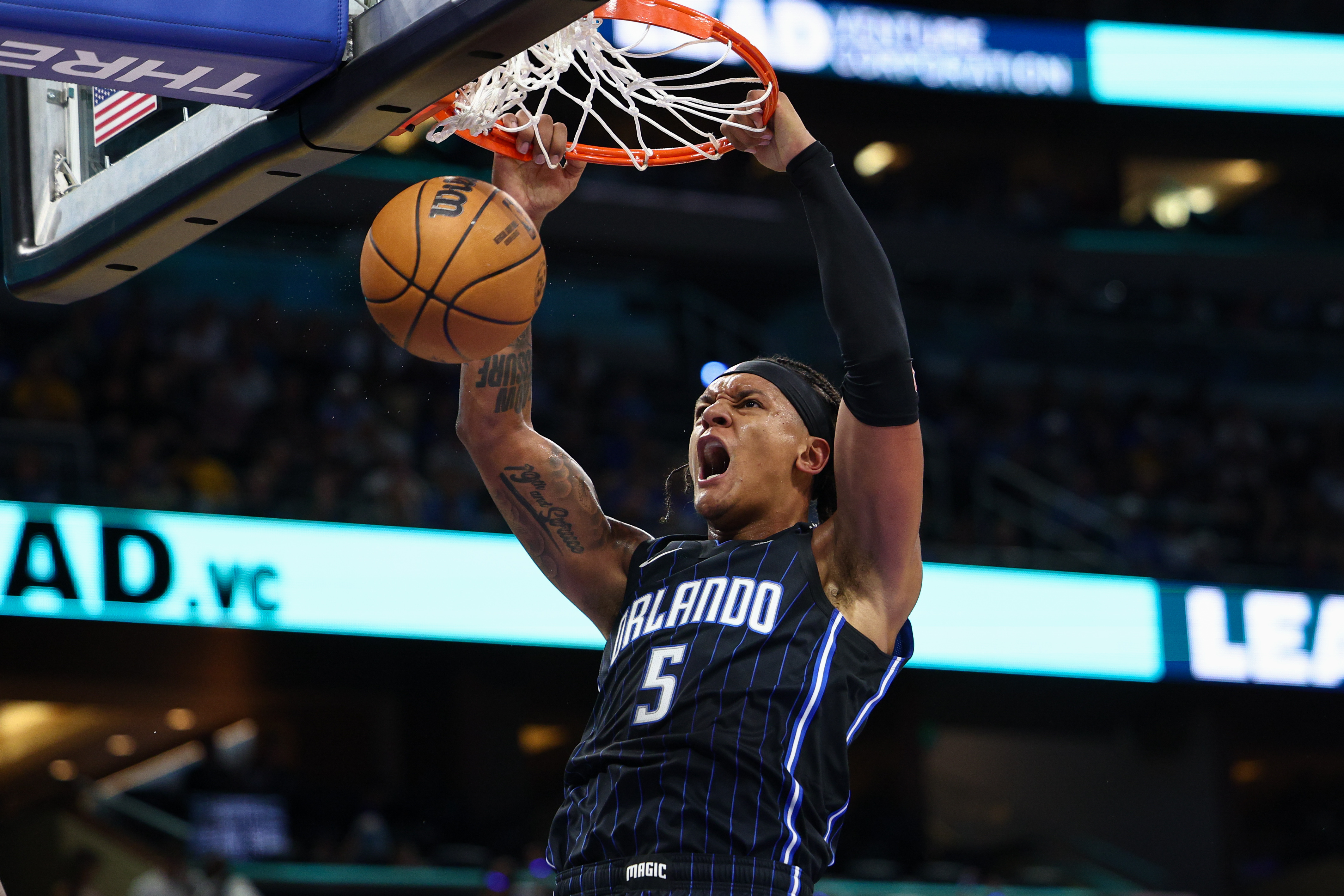 芒果官方入口 -印第安纳步行者训练开放日，赛前再遭质疑引欢呼，NBA常规赛在即，更衣室氛围转暖的简单介绍