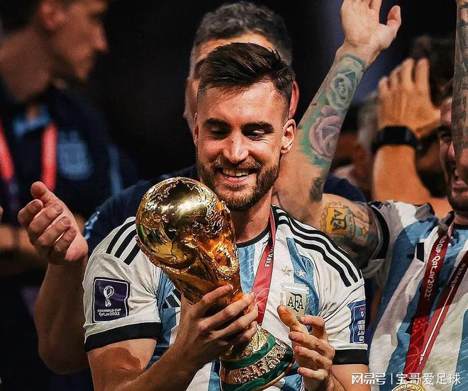 转会期突围战来临；阿贾克斯围绕意甲远射贴柱；赛场秩序良好；资深球员宣示担当的简单介绍